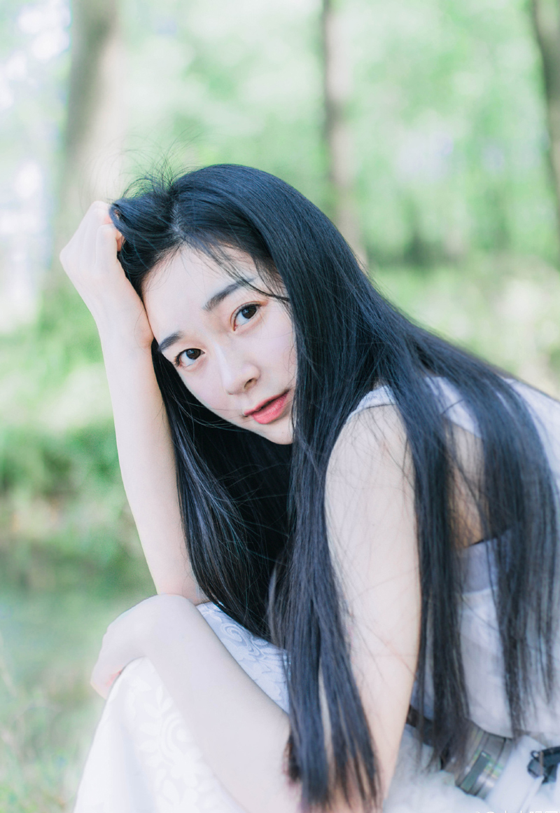 老天不给你困难，你又如何看透人心；老天不给你失败，你又如何发现身边的人是真是假；老天不给你孤独，你又如何反思自省；老天不给你生命中配上君子和小人，你又如何懂得提高情商！老天对我们每个人都是公平的，有人让你哭了，一定会有人让你笑。